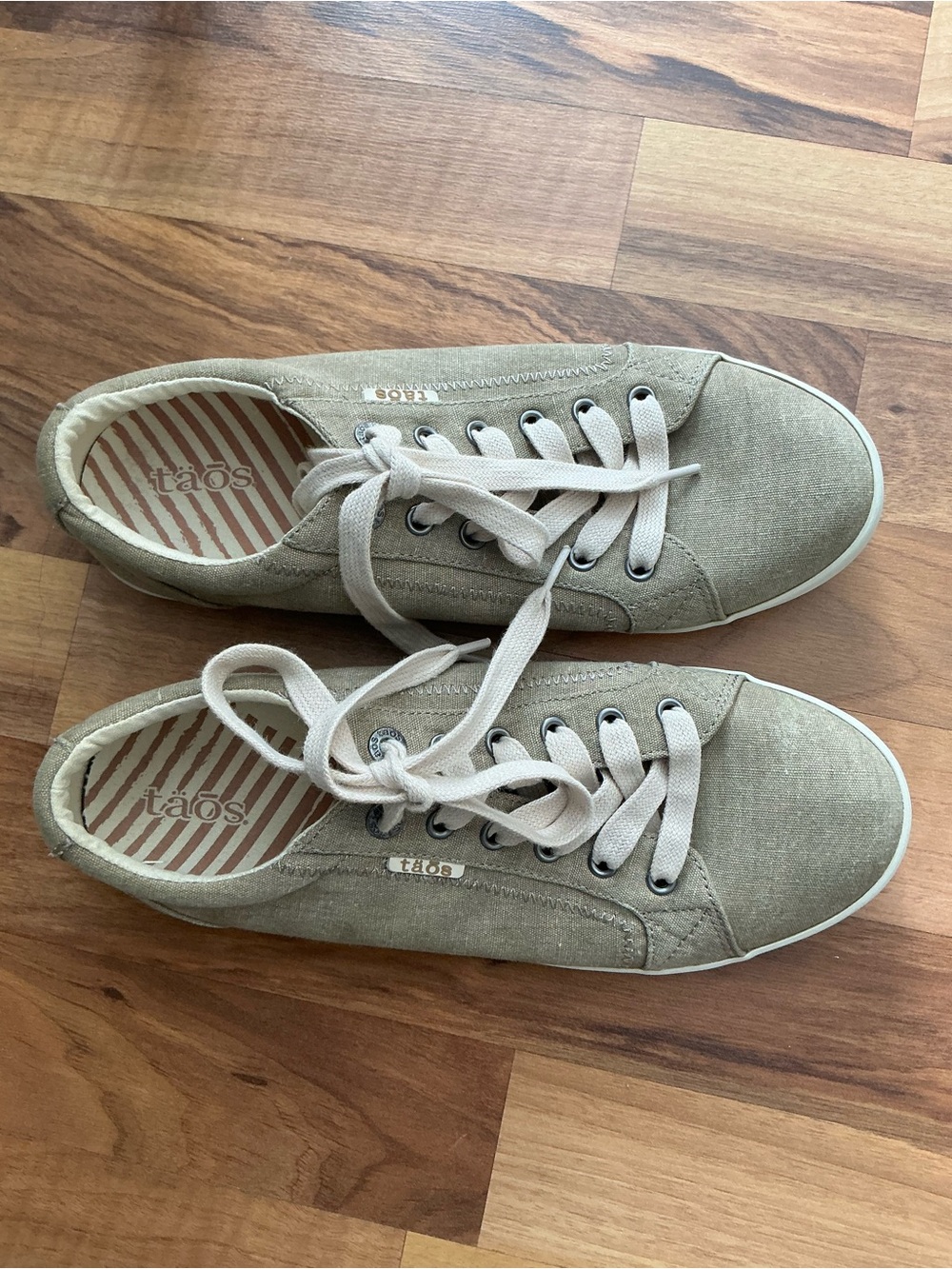 Taos Footwear Women's Sneakers in Taupe Canvas